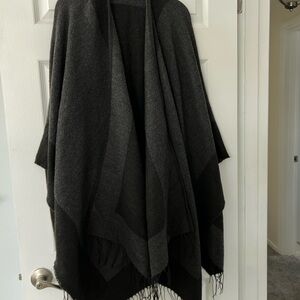 Isaac Mizrahi Black and Gray Wrap